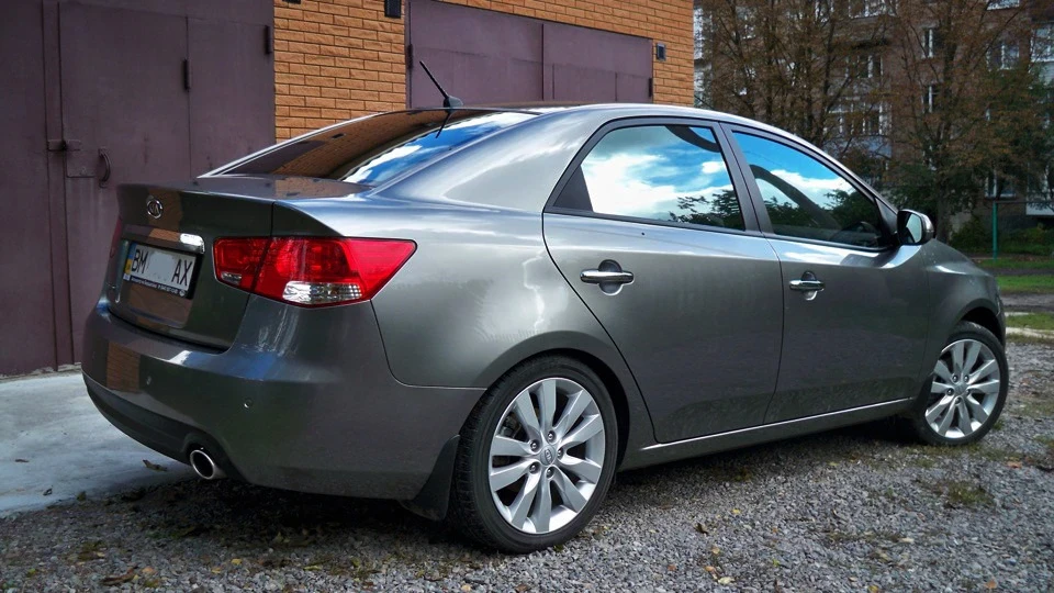 KIA Cerato Luxe (Titanium Silver) 2