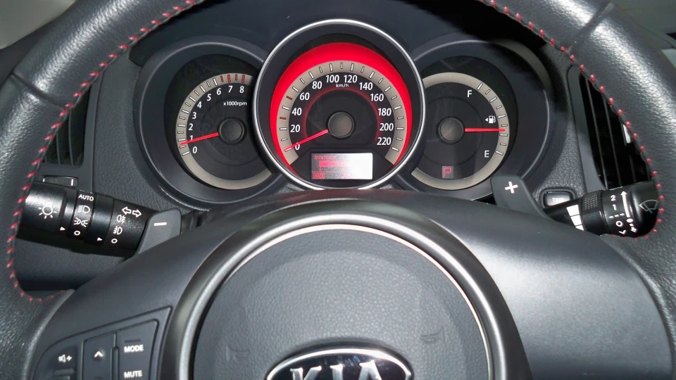 KIA Cerato Luxe (Titanium Silver) 4