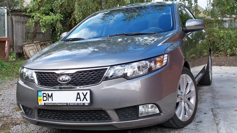 KIA Cerato Luxe (Titanium Silver) 5