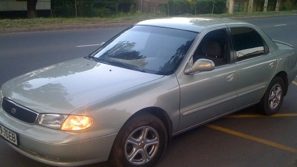 KIA Clarus Оливковий 2