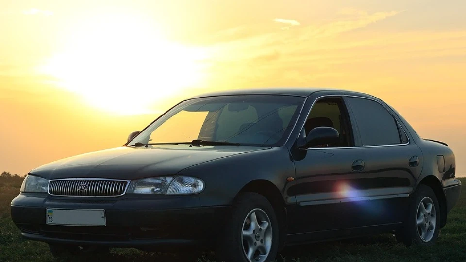 KIA Clarus Зелений 2