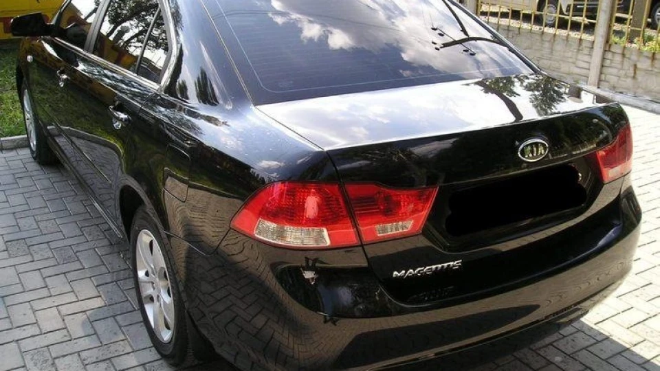 KIA Magentis Чорний металік 3