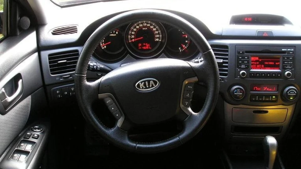 KIA Magentis Чорний металік 5