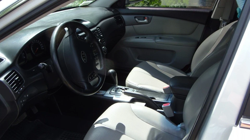 KIA Magentis Срібляста яхта 5