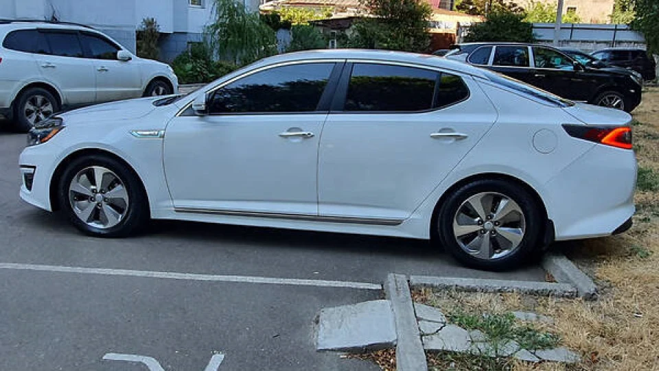KIA Optima Hybrid Білий