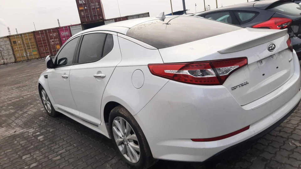 KIA Optima Hybrid Snow-white