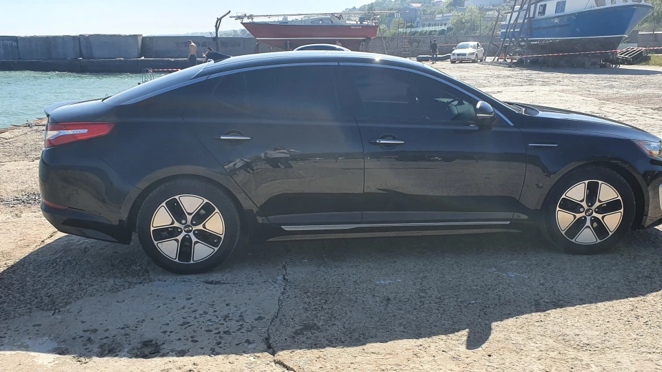 KIA Optima Hybrid 3