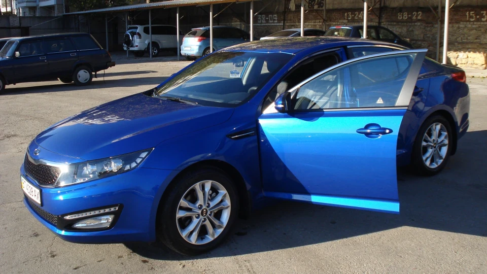 KIA Optima Santorini Blue 3