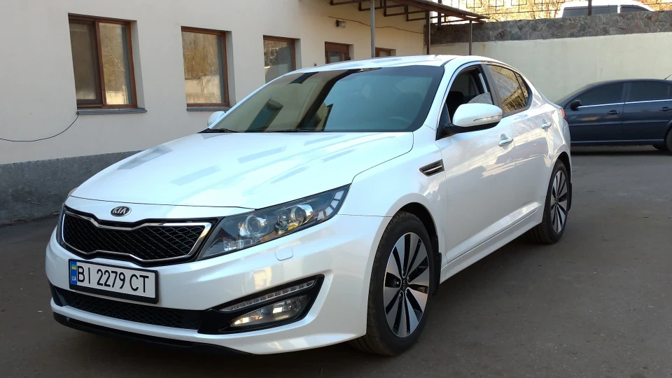 KIA Optima Snow White Pearl 2