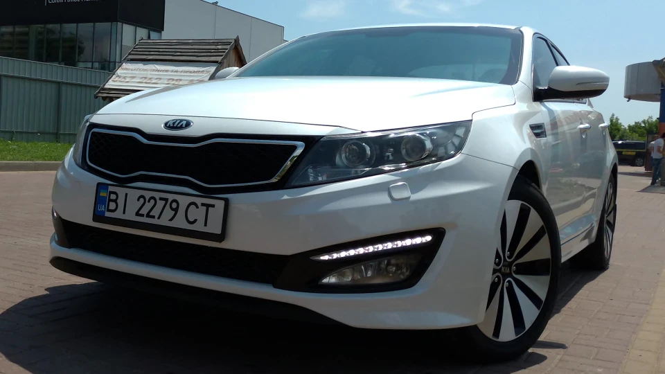 KIA Optima Snow White Pearl 5