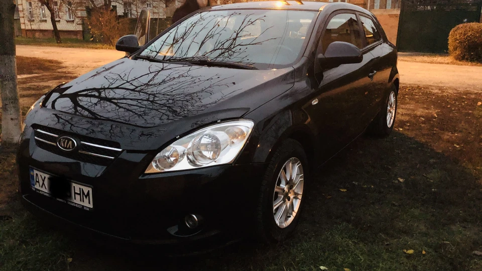 KIA Pro_Ceed Чорний вміє блищати