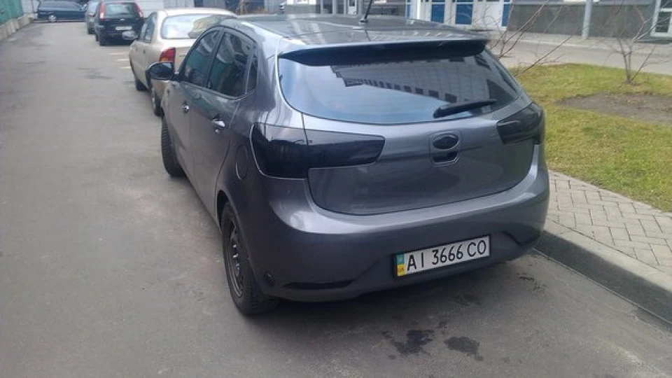 KIA Rio 5-door чорний асфальт) 2