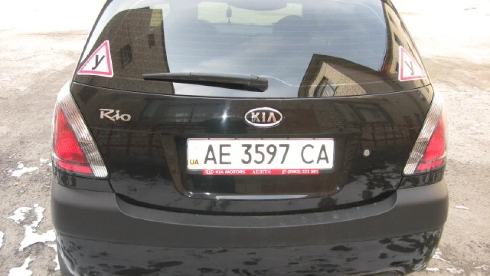 KIA Rio 5-door Чорний хетчбек, 1,4 хутра 2