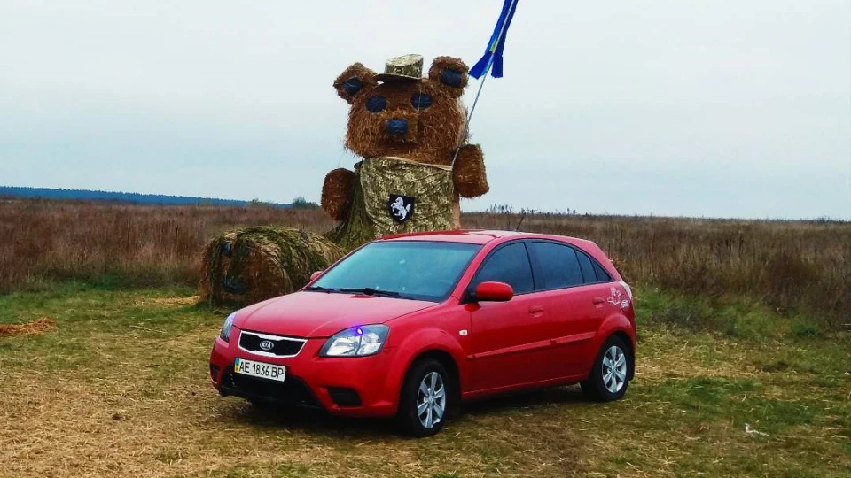 KIA Rio 5-door Червона шкода 2