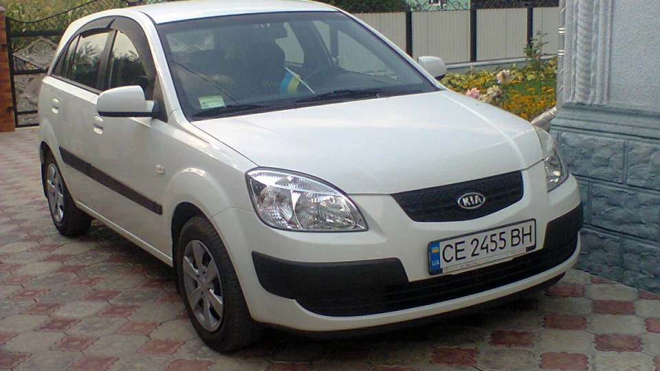 KIA Rio 5-door WHITE