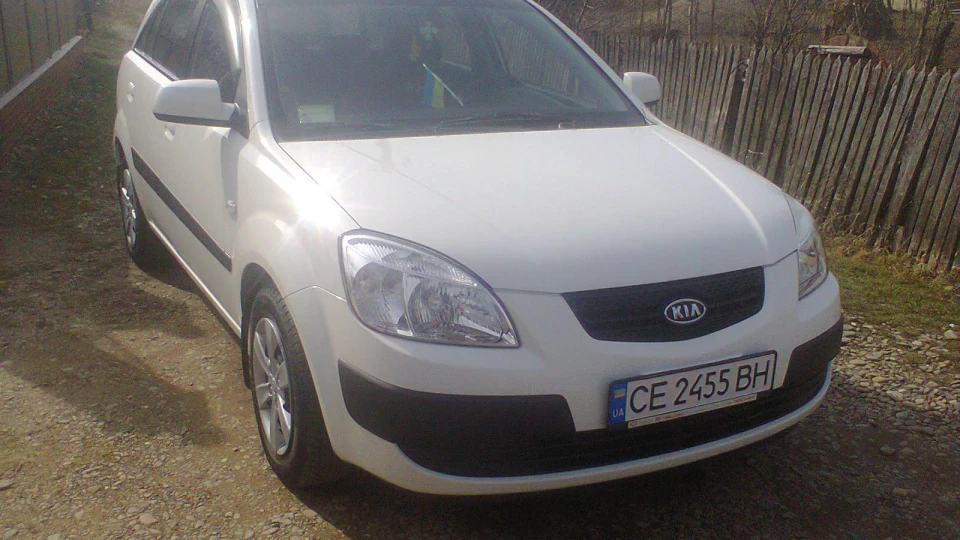 KIA Rio 5-door WHITE 2