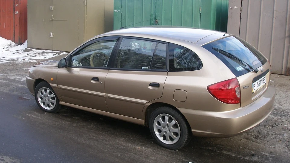 KIA Rio 5-door Золотий попеляц. 4