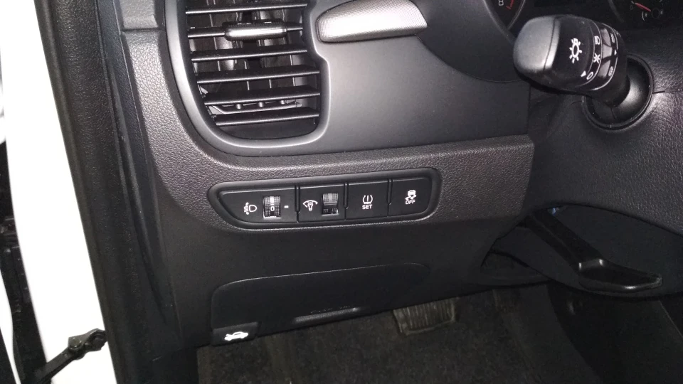 KIA Rio 1.6 AT Business 3