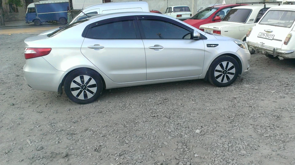 KIA Rio 1,6 автомат