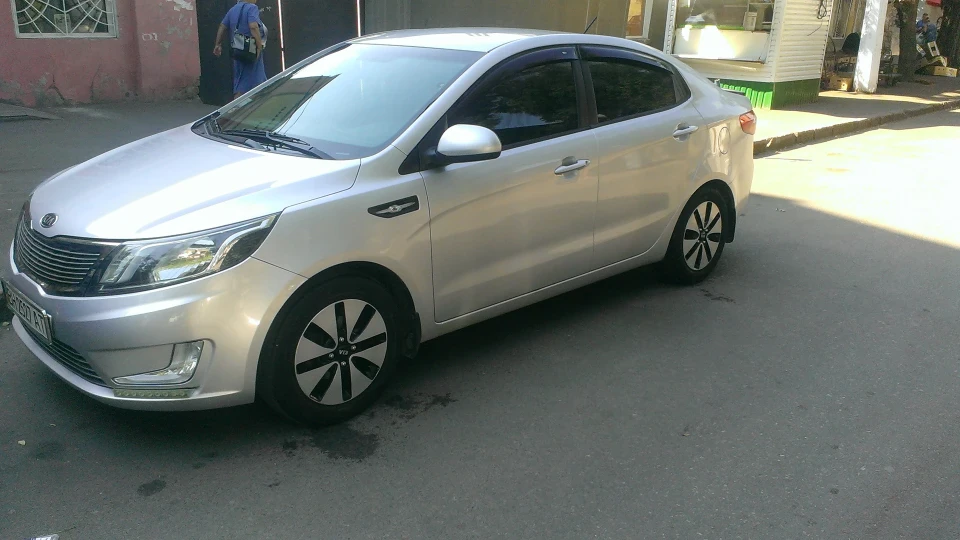 KIA Rio 1,6 автомат 2