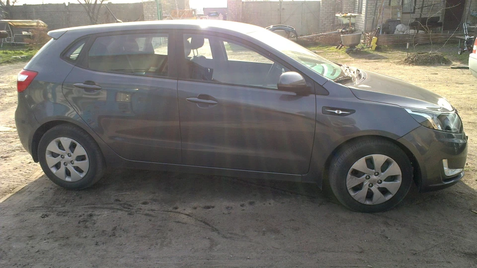 KIA Rio авто для дівчинки
