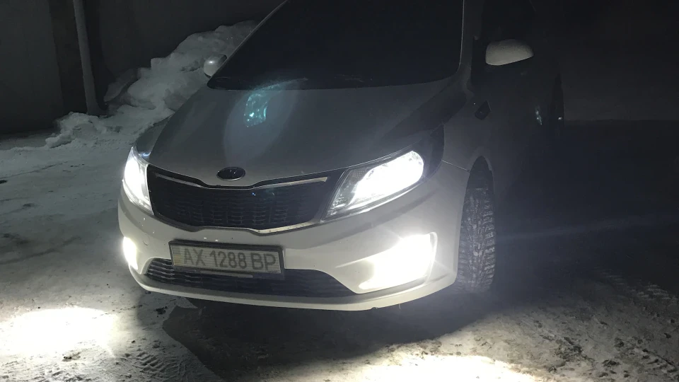 KIA Rio Black and white 2