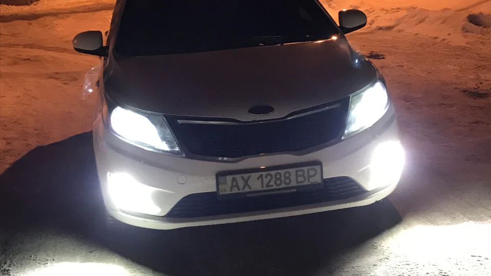 KIA Rio Black and white 3