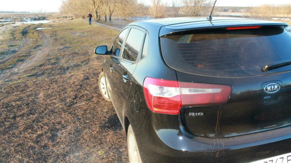 KIA Rio Black Phantom 2