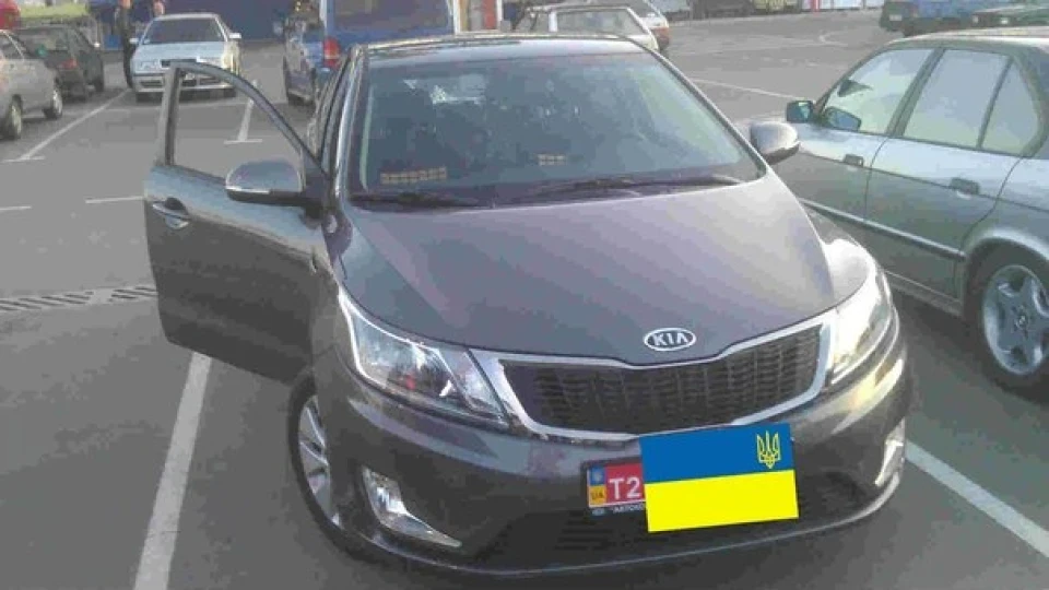 KIA Rio Carbon Gray (Metallic) 2