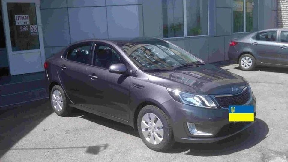 KIA Rio Carbon Gray (Metallic) 3