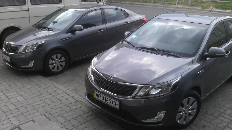 KIA Rio Carbon Gray (Metallic) 4