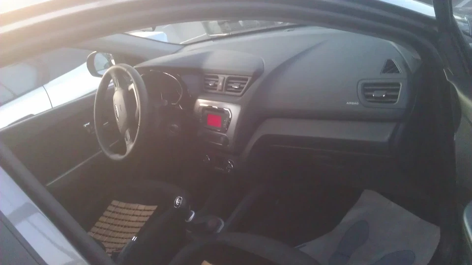 KIA Rio Carbon Gray (Metallic) 5