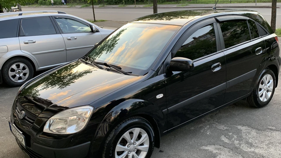 KIA Rio Чорна