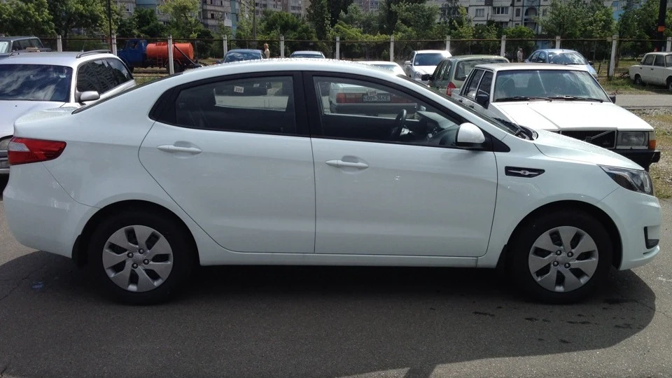 KIA Rio Cristal White 2