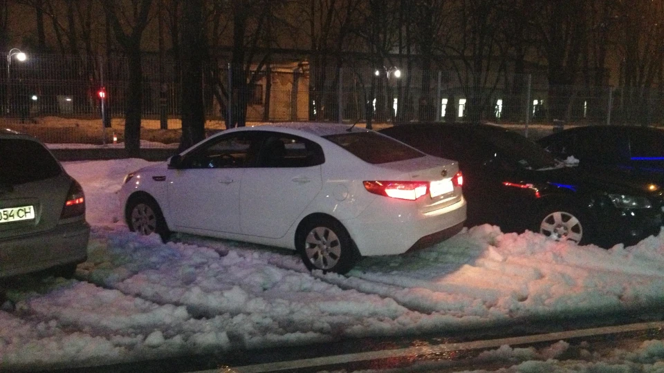 KIA Rio Cristal White 4