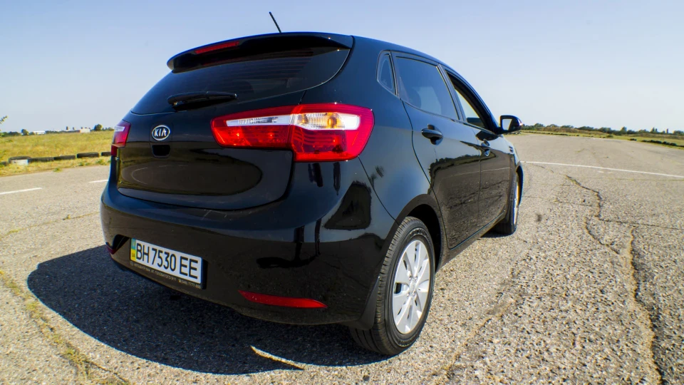 KIA Rio Dark Ghost 5