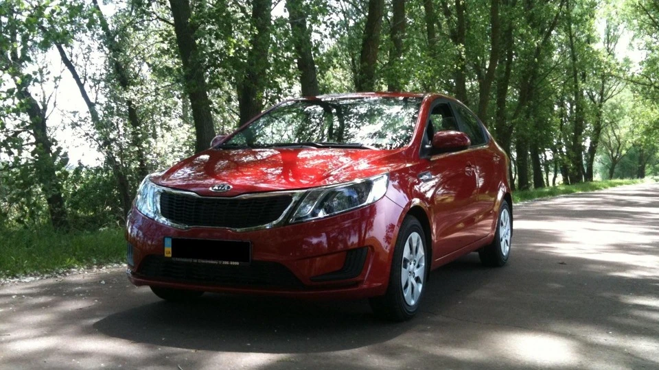 KIA Rio Garnet Red 2