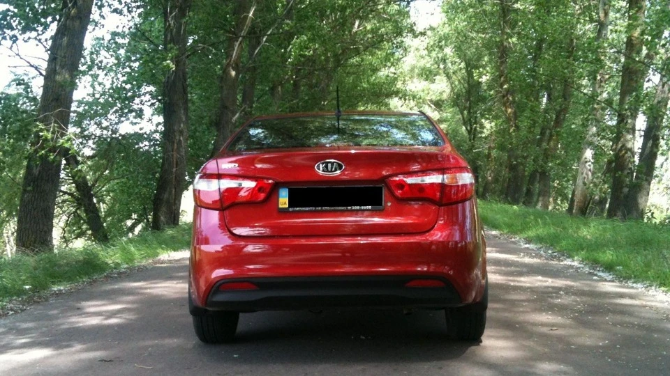 KIA Rio Garnet Red 4