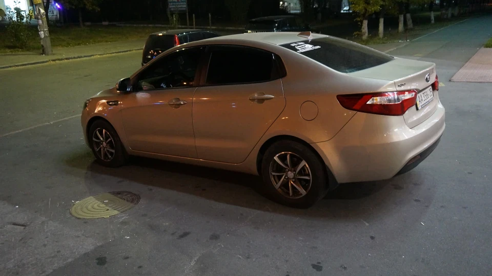 KIA Rio Gold Car 2