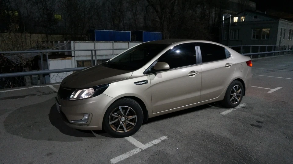 KIA Rio Gold Car 4