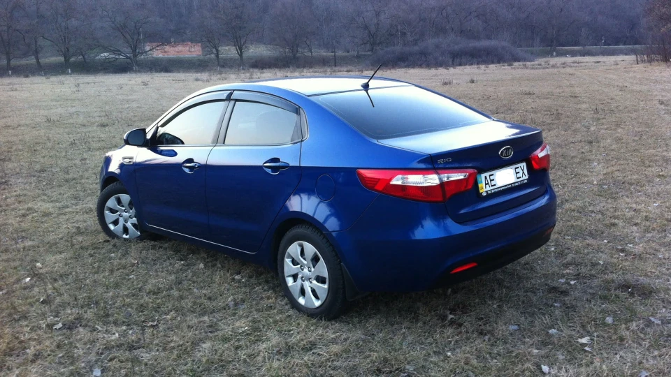 KIA Rio синій сапфір 1,4 3