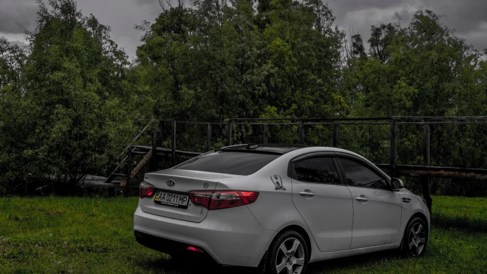 KIA Rio The white-black 3