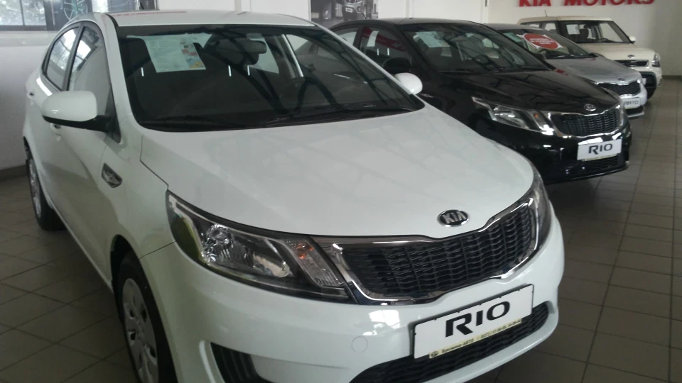 KIA Rio white snail 3