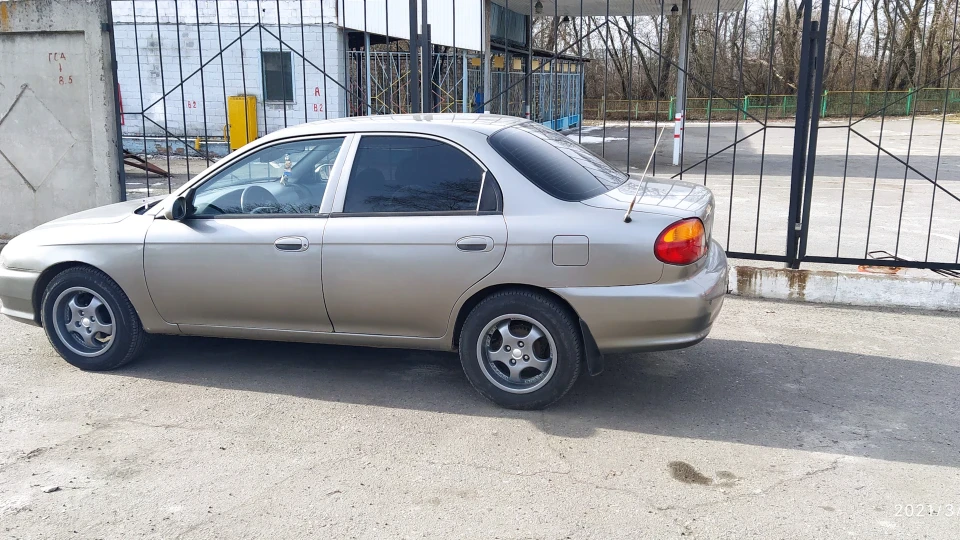 KIA Sephia Бежевий 2