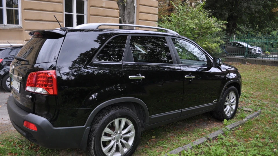 KIA Sorento Black Tractor top+ 2