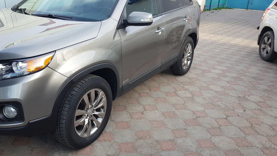KIA Sorento EX 3