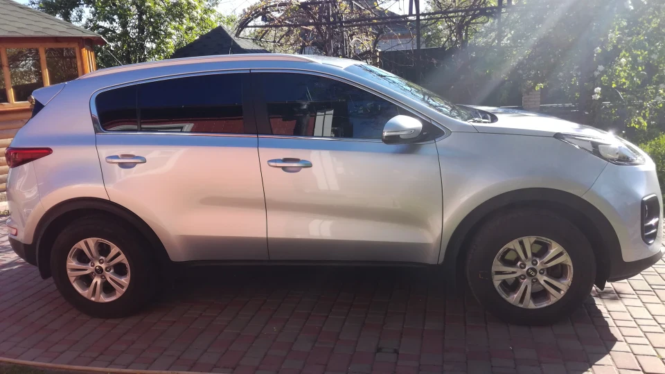 KIA Sportage Срібне сяйво 2