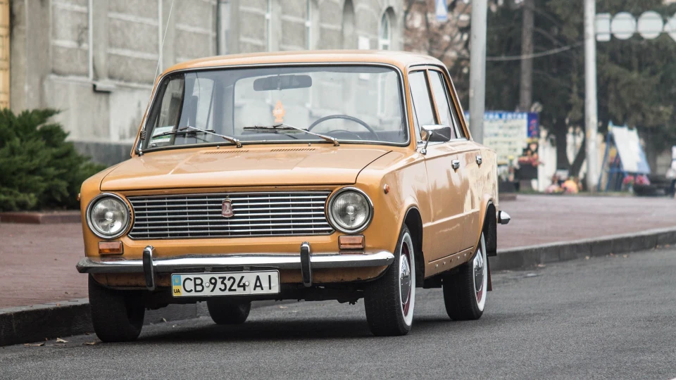 Lada 2101 '78 Oldsmobile 3