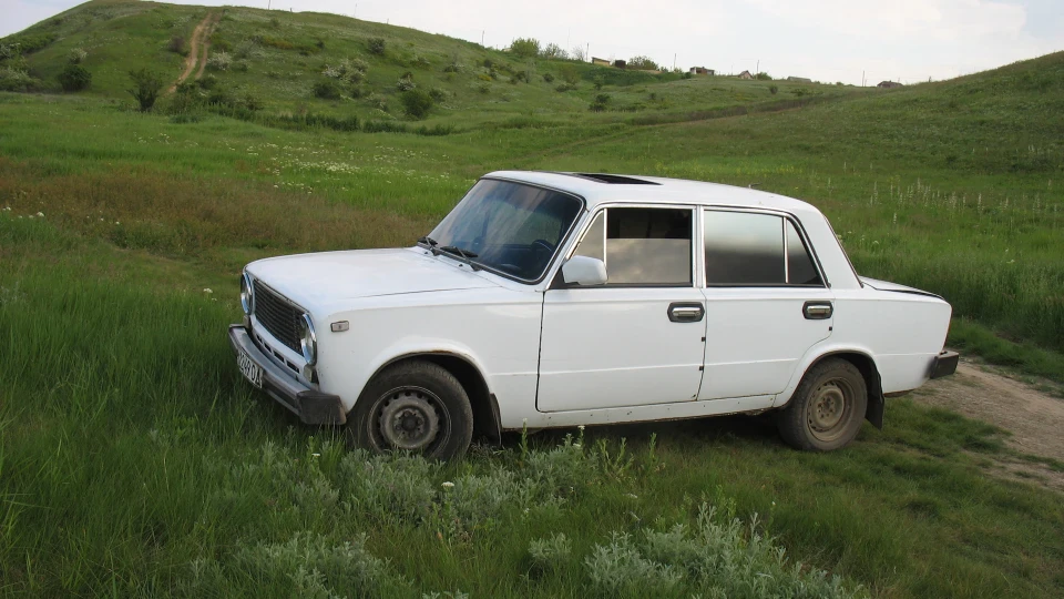 Lada 2101 Білий шматок шпаклівки 4