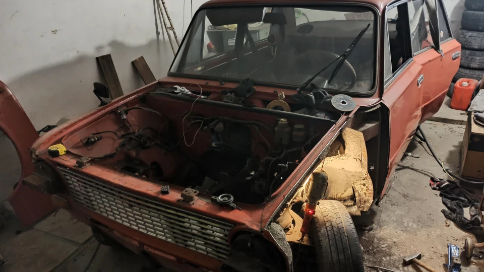 Lada 2101 dirty old woman